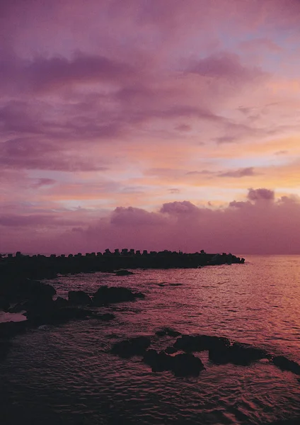 Vista Panorâmica Majestoso Céu Nublado Sobre Água Mar — Fotografia de Stock