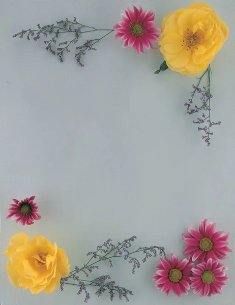 Πλαίσιο Της Λουλούδια Και Φύλλα — Φωτογραφία Αρχείου