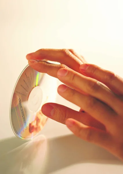 Nahaufnahme Von Personen Die Cds Halten — Stockfoto