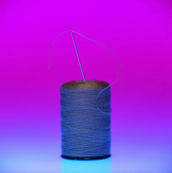 Closeup Thread Needle Colorful Gradient Background — Stock Photo, Image