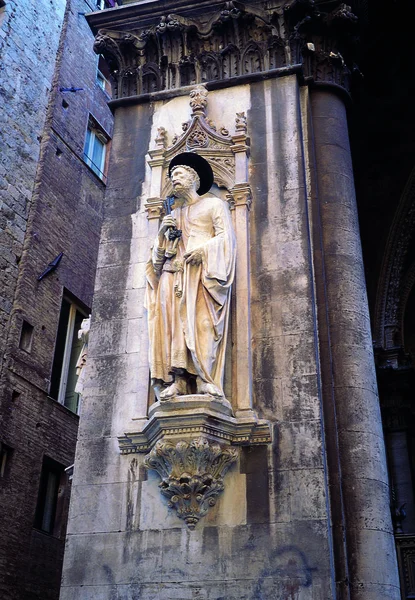 Estatua Escénica Durante Día Vista Arquitectura Europea — Foto de Stock