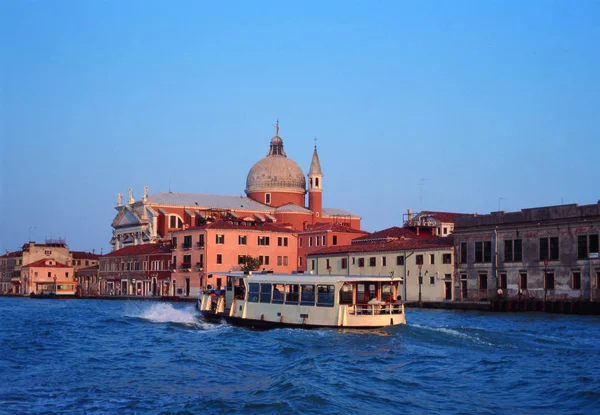 European Architecture Boat Tour River — Stockfoto