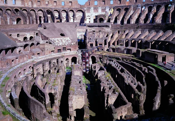 Roman Coliseum Naplementekor Nyári Kilátás Emberek Nélkül Olaszország — Stock Fotó