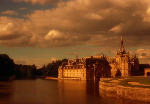 日落时老城堡的自然景观 — 图库照片