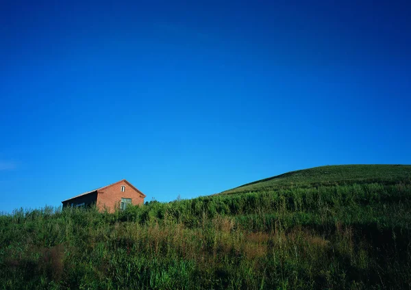 Blick Auf Haus Und Blauen Himmel — Stockfoto