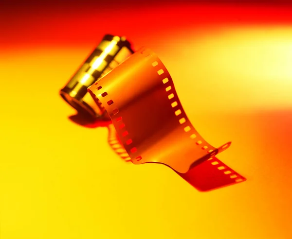 Tira Filme Com Fundo Amarelo — Fotografia de Stock
