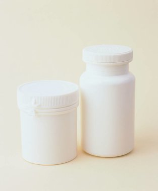 tıbbi şişelerin yakından görünümü