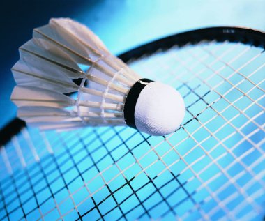 badminton raket ve shuttlecocks yakın görünümü