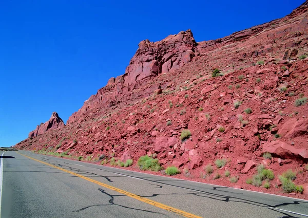 Κόκκινοι Σχηματισμοί Βράχων Στην Έρημο Της Κοιλάδας — Φωτογραφία Αρχείου