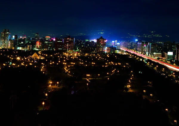 Vue Panoramique Des Routes Des Bâtiments Éclairés Nuit Dans Ville — Photo