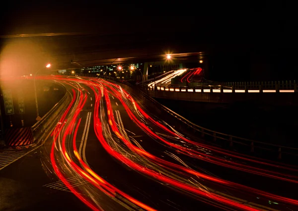 夜間の高速道路の交通信号 — ストック写真