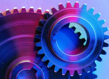 Modern fabrika ve endüstriyel arkaplan üzerindeki makine nesnelerine yakın çekim 