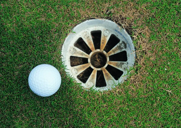 Closeup Golf Ball Playing Field — Stock Photo, Image