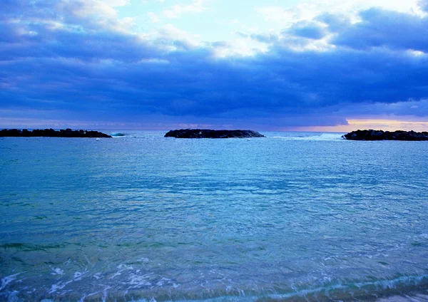 Landschaftlich Reizvoller Blick Auf Das Meer Bei Bewölktem Himmel Tag — Stockfoto