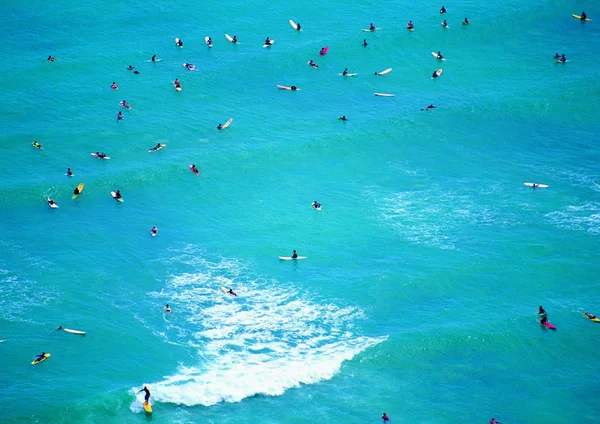 Groep Mensen Surfen Oceaan Natuur Achtergrond — Stockfoto