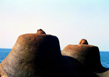 Kayalık plaj görünümünü deniz manzarası
