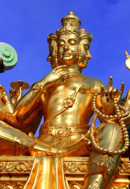 Güneydoğu Asya 'daki Buda tapınağının içindeki heykeller, gündüz görüşü 