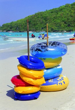 Renkli plaj parlak şişirilebilir halkalar  