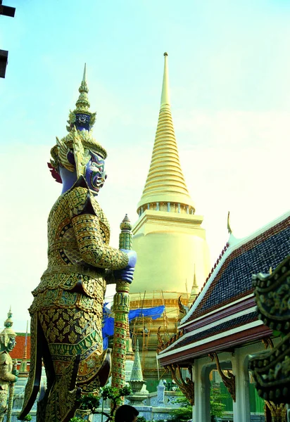 Posągi Wnętrzu Świątyni Buddy Południowym Wschodzie Azji Widok Dzień — Zdjęcie stockowe