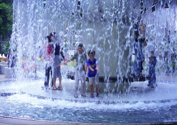 Happy Kids Fountain Background — Zdjęcie stockowe