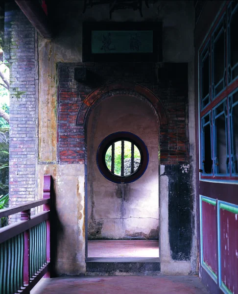 arkaplanda eski pencere, seyahat yeri