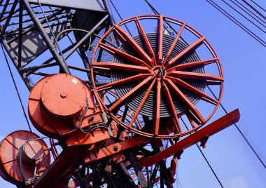 Eski paslı vinç detayı