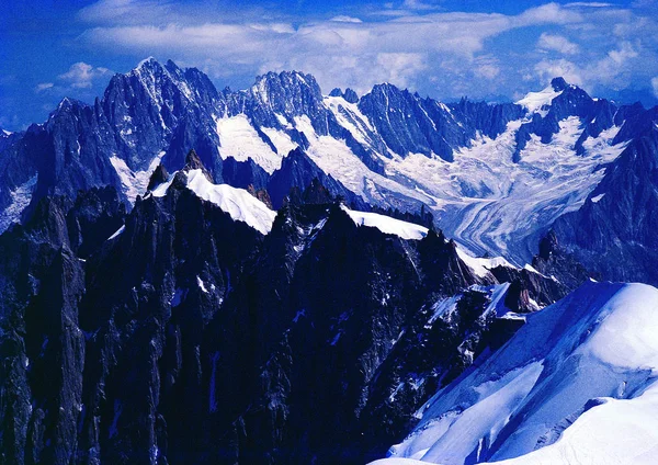 Karlı Dağların Manzarası — Stok fotoğraf