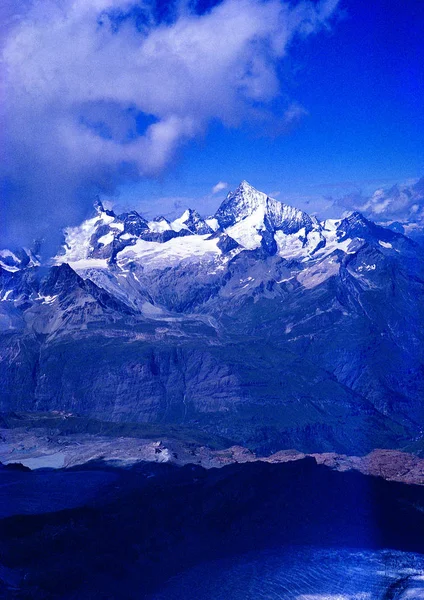 多雪的高山景观 — 图库照片