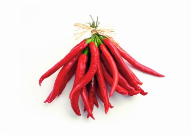 Beyaz arkaplanda kırmızı biber