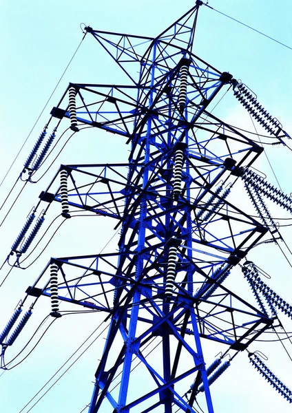 高电压电力塔 — 图库照片