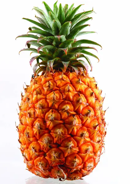 Nahaufnahme Der Ananas Auf Weißem Hintergrund — Stockfoto