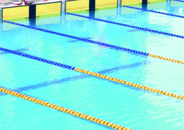 Leeg Zwembad Met Turquoise Water — Stockfoto