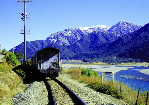 Velho Trem Nas Montanhas — Fotografia de Stock