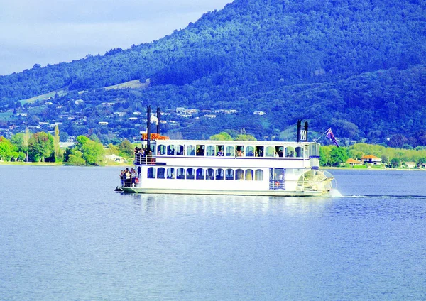 Boot Auf Dem Fluss — Stockfoto