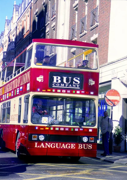 市区的红色巴士 — 图库照片