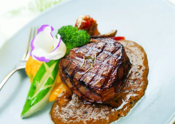 Steak Bœuf Cuit Aux Légumes — Photo