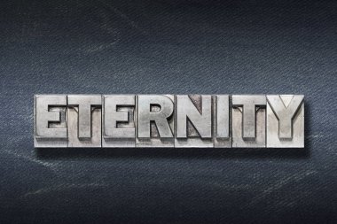 sonsuza kadar kelime metalik Tipo karanlık kot arka plan üzerinde yapılan