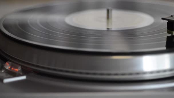 Vintage Plattenspieler Spielt Vynil Verschiebbare Kamerafahrt — Stockvideo