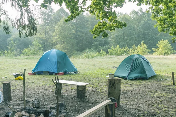 Deux Tentes Dômes Camping Matin Été — Photo