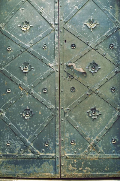 Antiguas Puertas Metálicas Cerradas Con Ornamento Forja Varsovia — Foto de Stock