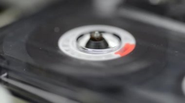 Kaset oynarken eğik