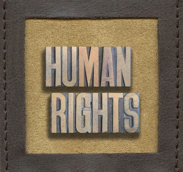 ステッチ レザー フラム内ビンテージ木製活版から作られた人権フレーズ — ストック写真