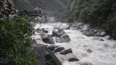 Urubamba Nehri akış