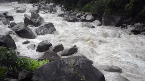Stream van de Urubamba rivier — Stockvideo