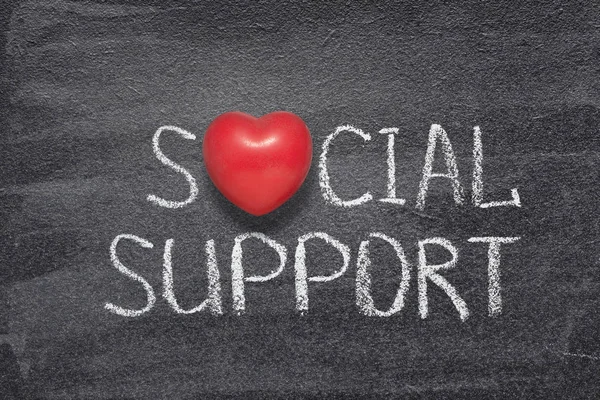 Sozialer Unterstützungssatz Handgeschrieben Auf Kreide Mit Rotem Herzsymbol Anstelle Von — Stockfoto
