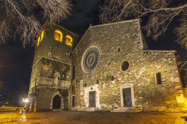 Eski Katedrali, San Giusto gece Trieste, İtalya