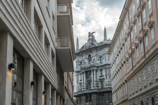 Trieste architectuur bij dag — Stockfoto