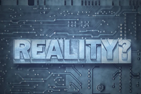 Reality-Frage aus metallischen Buchdruckblöcken auf dem PC-Hintergrund — Stockbild Realitätsfrage — Stockfoto