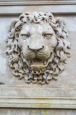 antik aslan kabartma