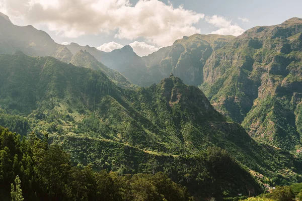 Verdes montañas de Madeira — Foto de Stock